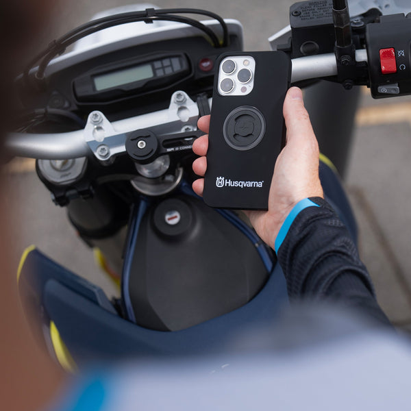 iPhone 13 Pro Max Fahrradhalterung behält das iPhone im Blick und die Hände  am Lenker - xMount@Bike