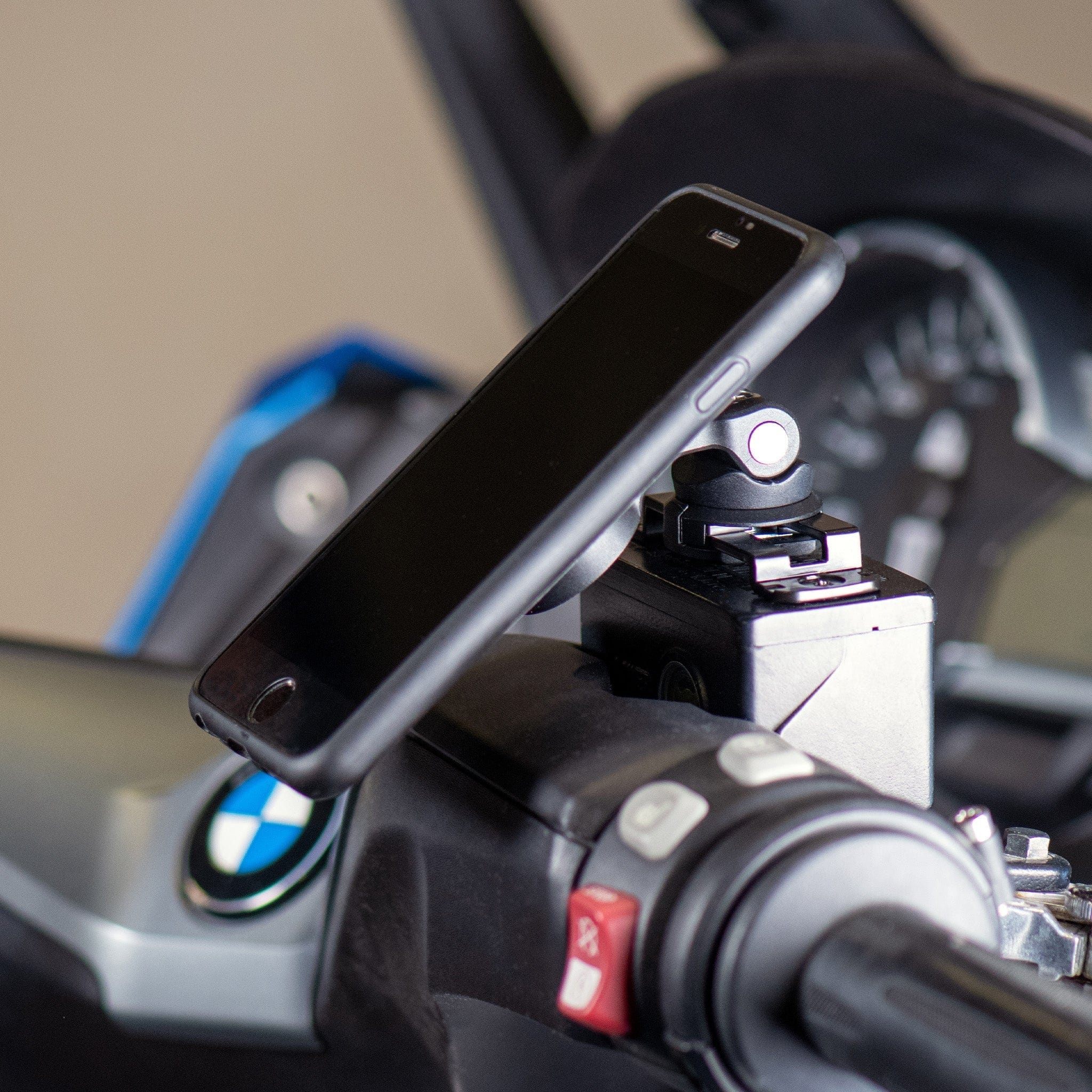 SP CONNECT Handyhalterung Motorrad, Universeller Handyhalter für Motorrad  Bike Moped Roller, Zubehör für alle Smartphone Handys wie iPhone Samsung